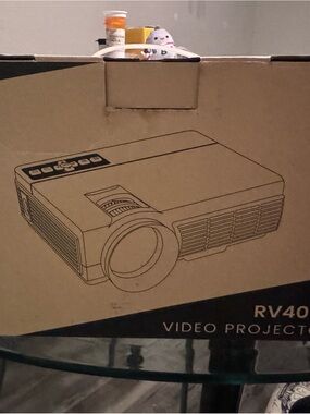 RV40 Video Projector — White Compact Home Theater Projector